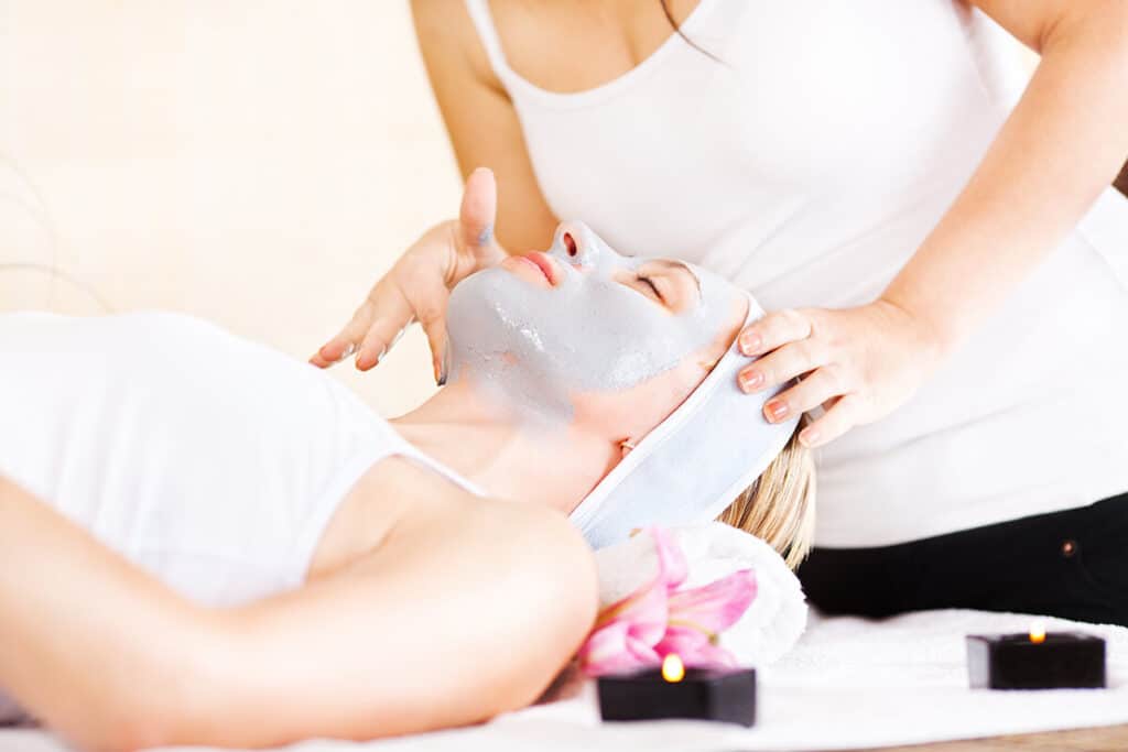 learn-facial-massage-with-us